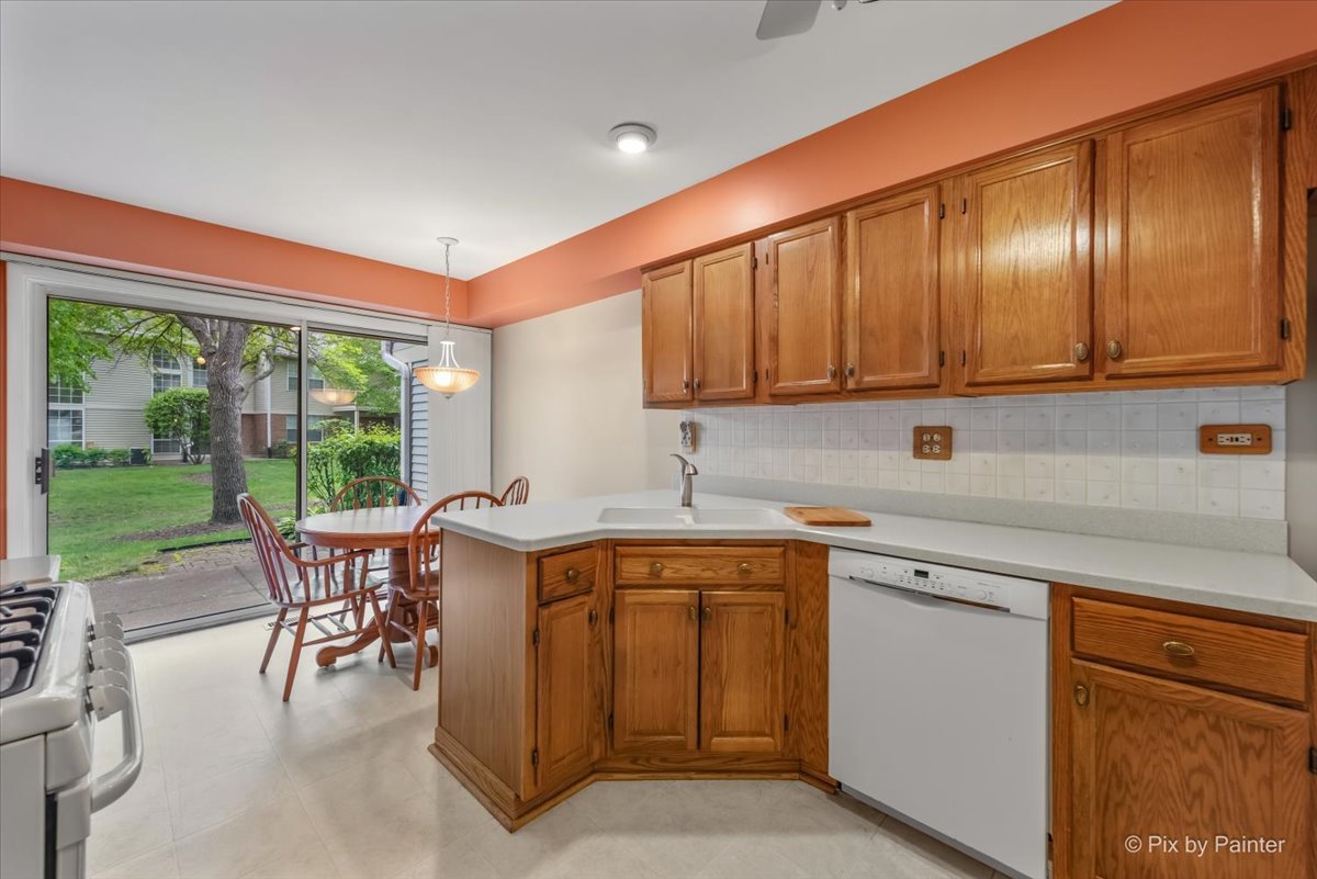 2106 Glasgow Court, Hanover Park, IL 60133