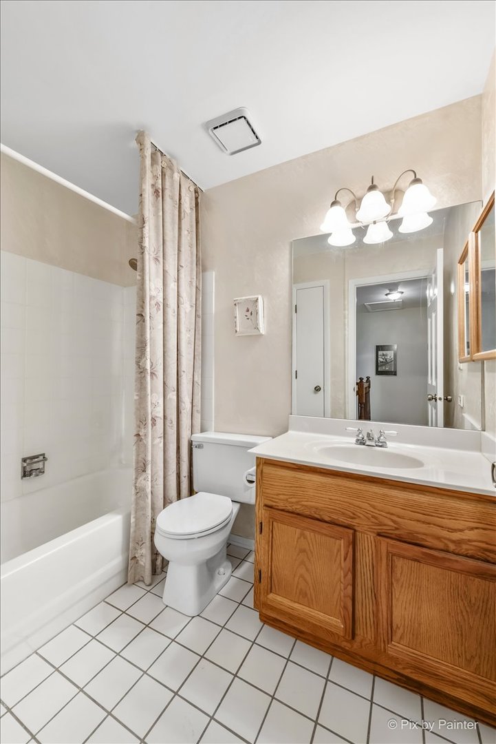 2106 Glasgow Court, Hanover Park, IL 60133