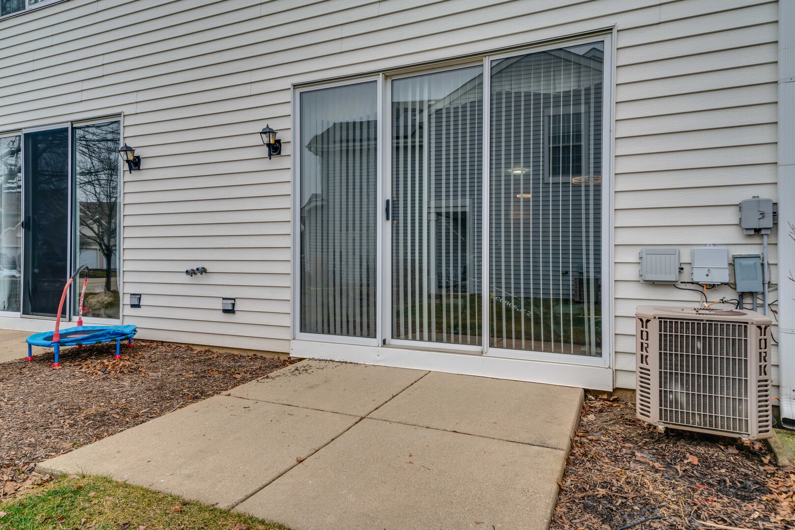 1357 S Candlestick Way, Waukegan, IL 60085