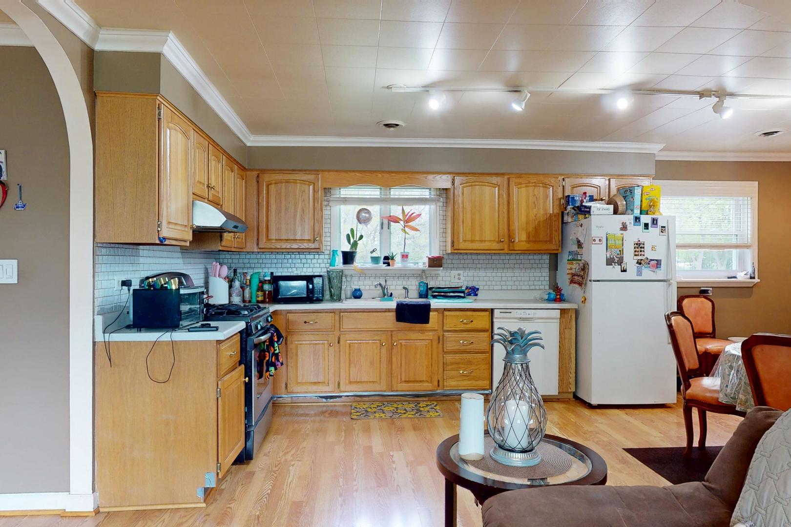 3336 N Betty Drive, Arlington Heights, IL 60004