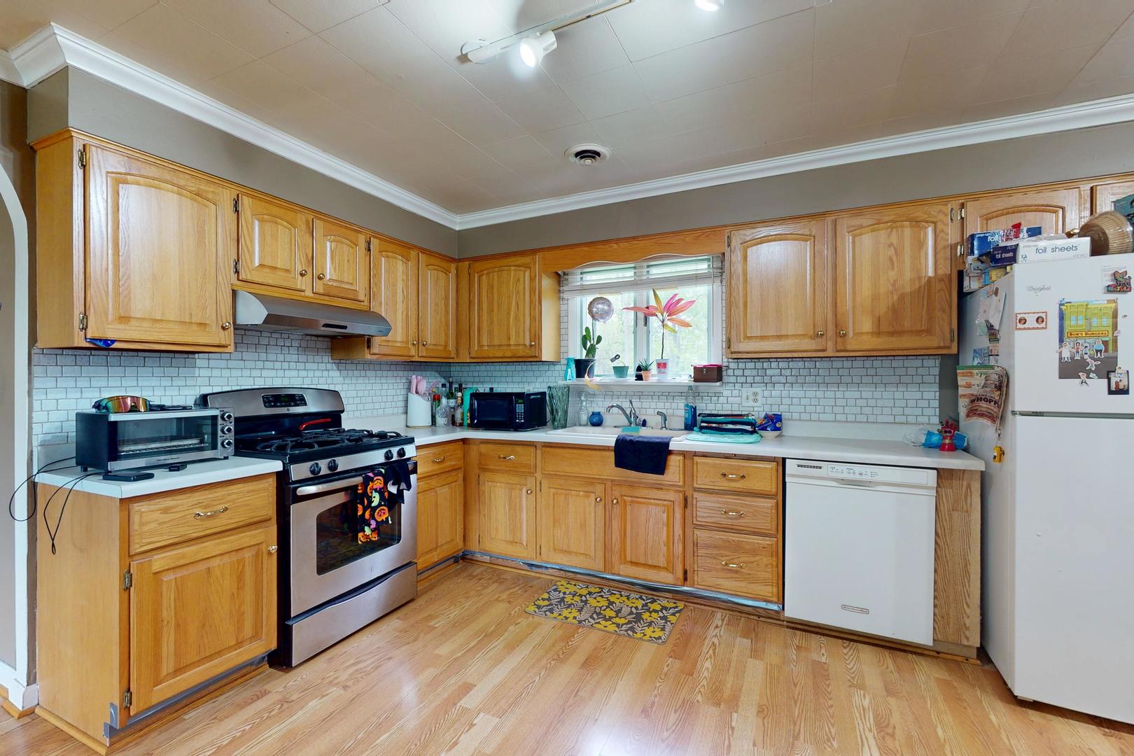 3336 N Betty Drive, Arlington Heights, IL 60004