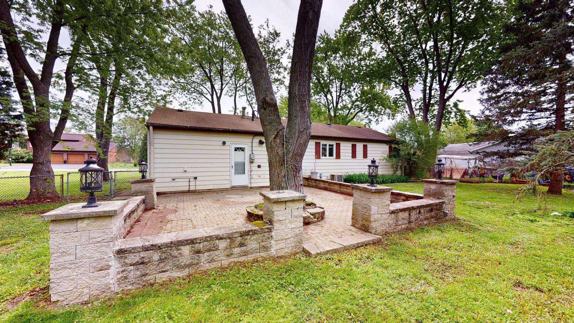 3336 N Betty Drive, Arlington Heights, IL 60004