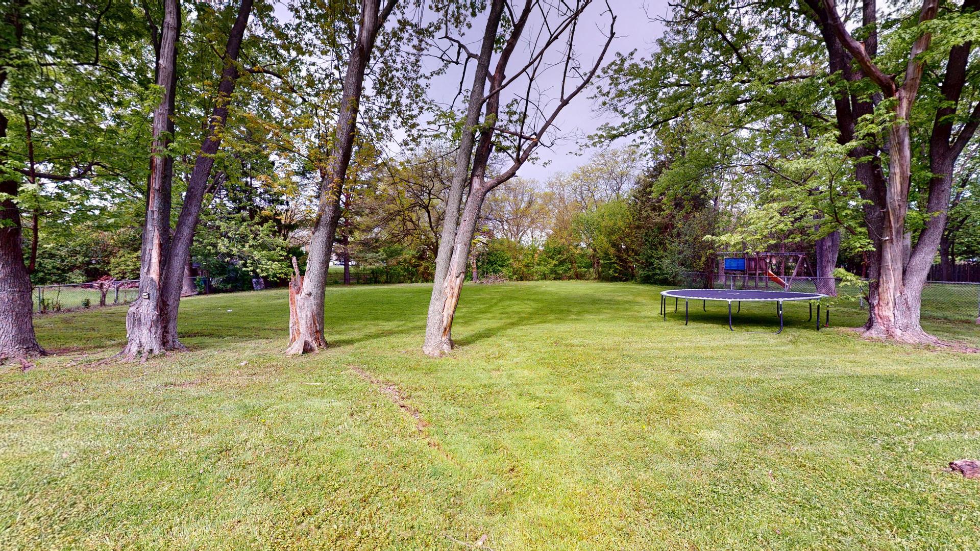 3336 N Betty Drive, Arlington Heights, IL 60004