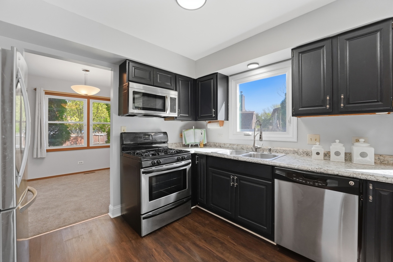 1133 Tewes Lane, Beach Park, IL 60099