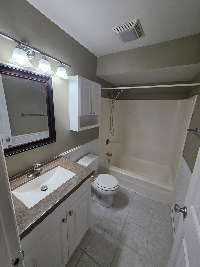 220 Madison Street #2A, Joliet, IL 60435
