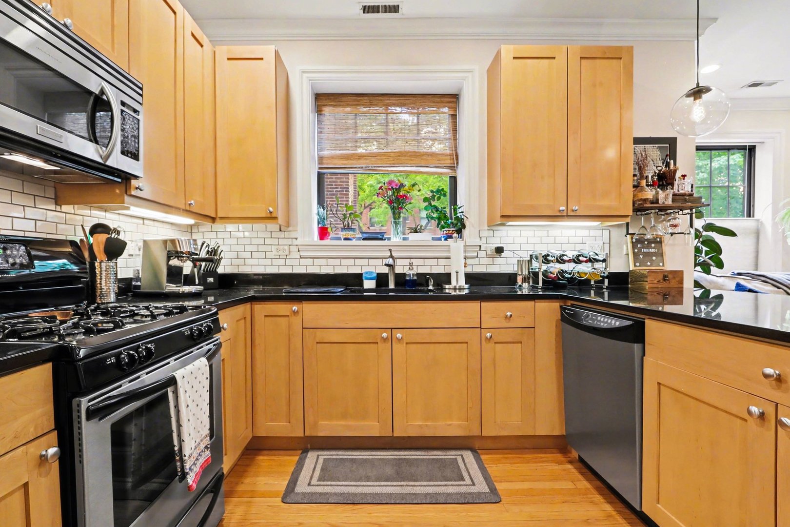 918 W Schubert Avenue #1, Chicago, IL 60614