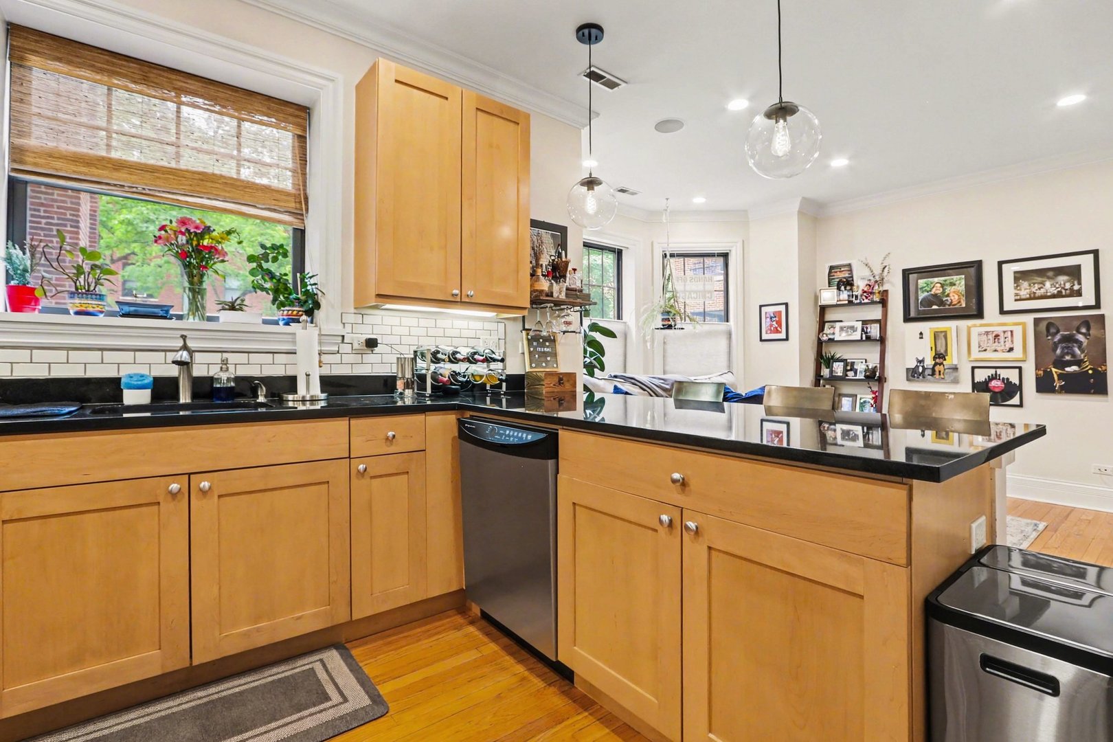 918 W Schubert Avenue #1, Chicago, IL 60614