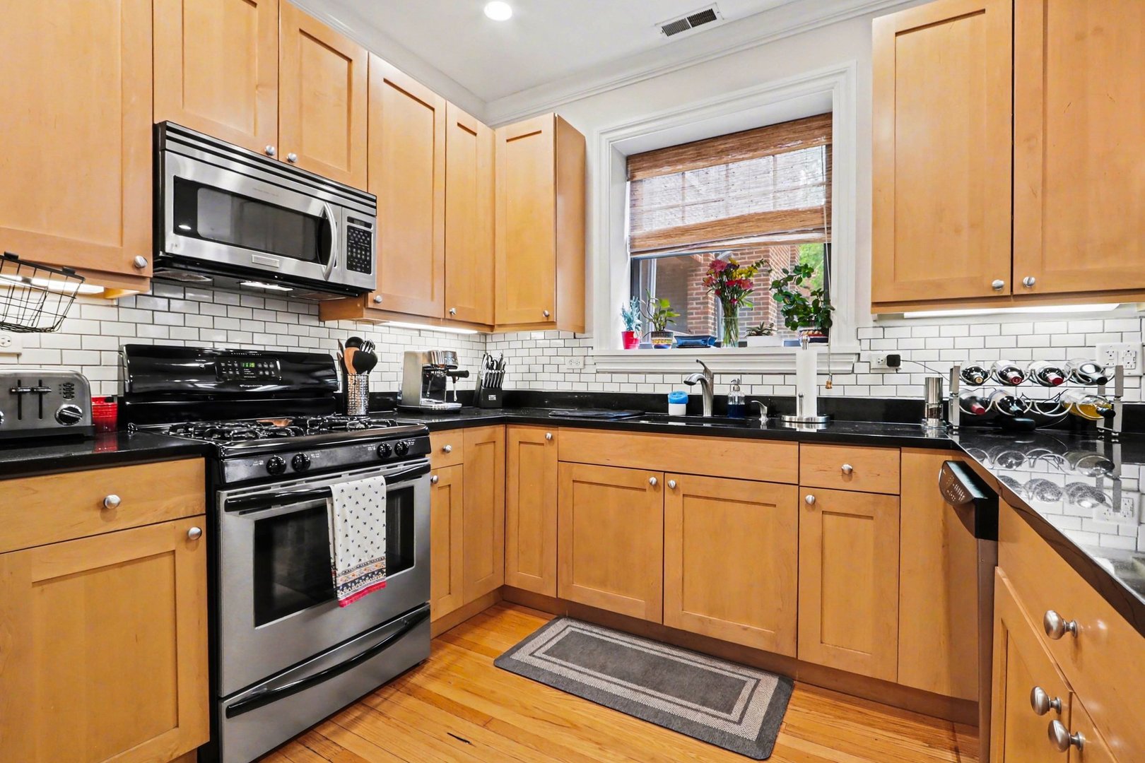 918 W Schubert Avenue #1, Chicago, IL 60614