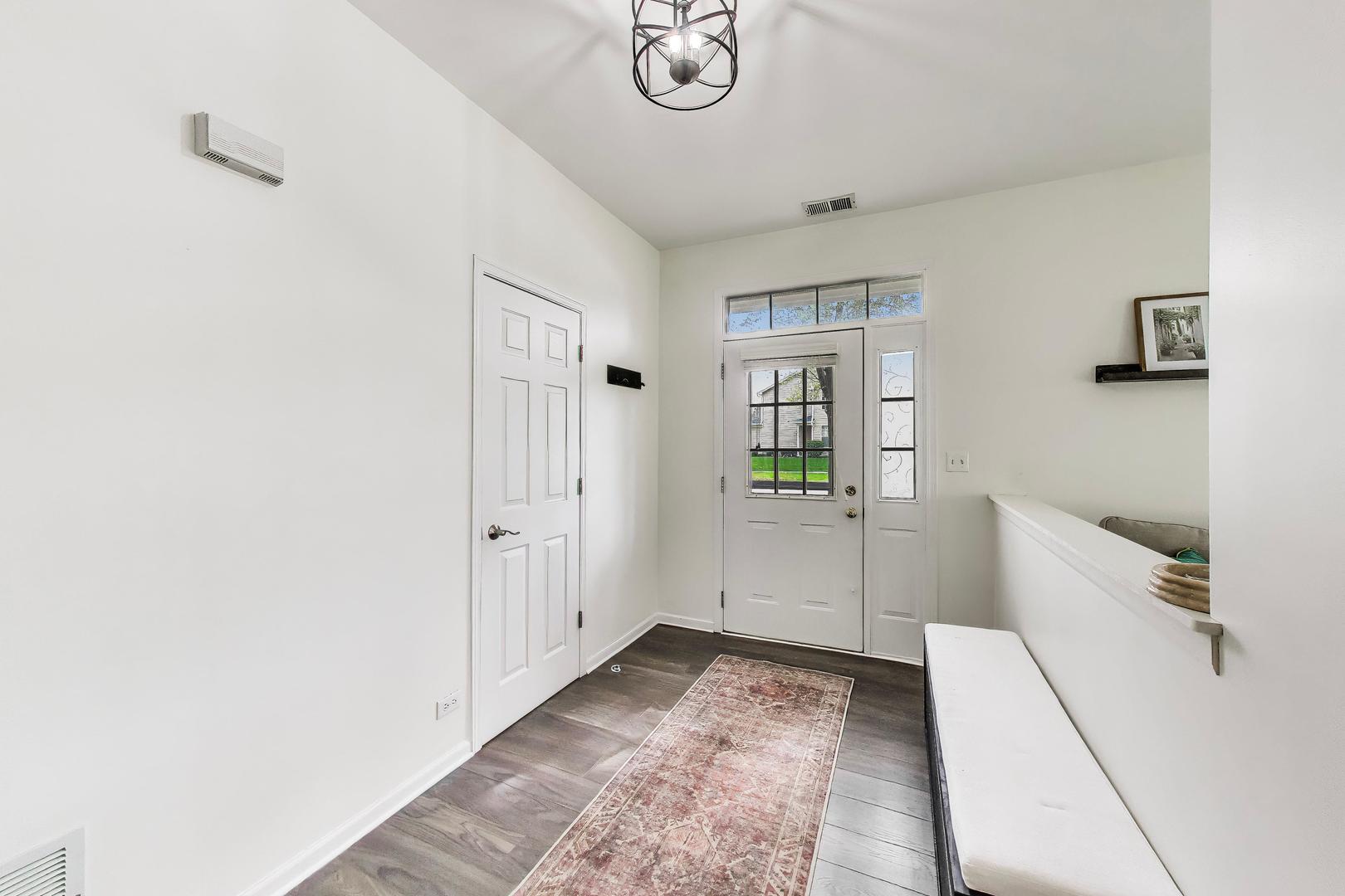 903 Sheridan Circle, Naperville, IL 60563