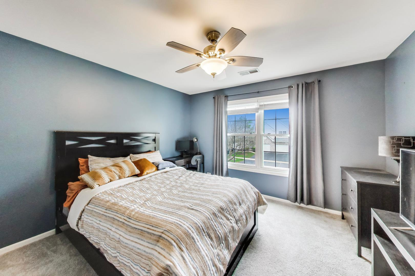 903 Sheridan Circle, Naperville, IL 60563