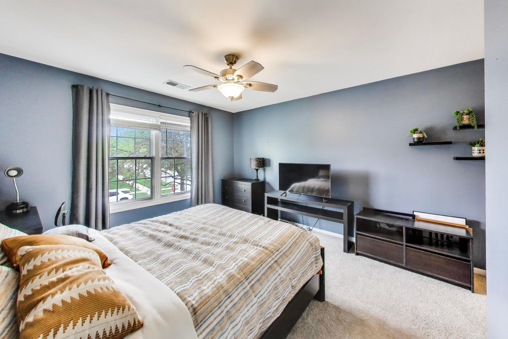 903 Sheridan Circle, Naperville, IL 60563