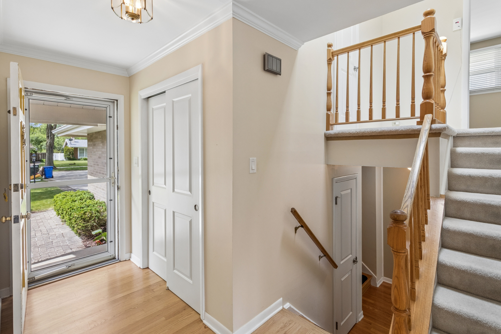 2012 E Cayuga Lane, Mount Prospect, IL 60056