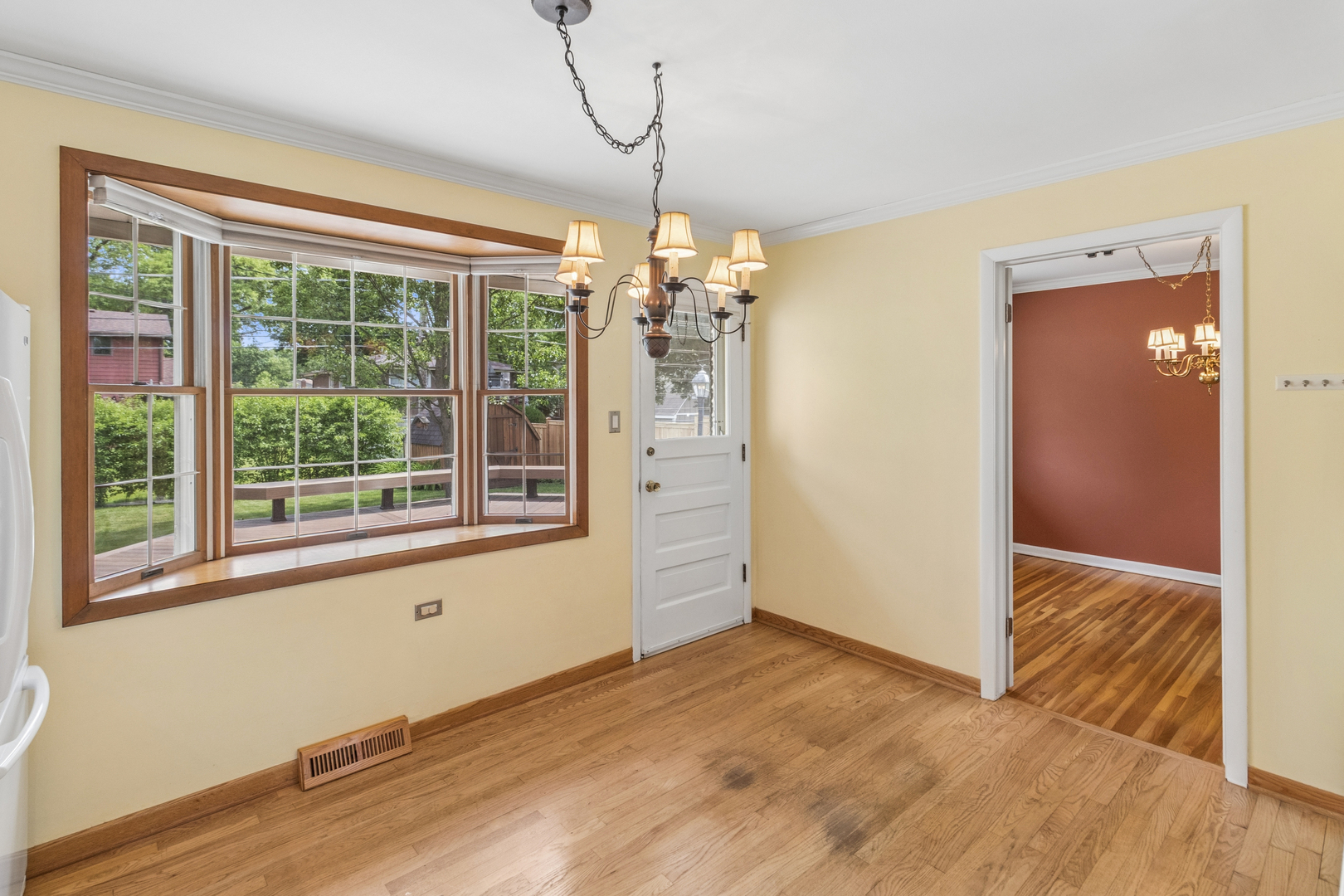 2012 E Cayuga Lane, Mount Prospect, IL 60056