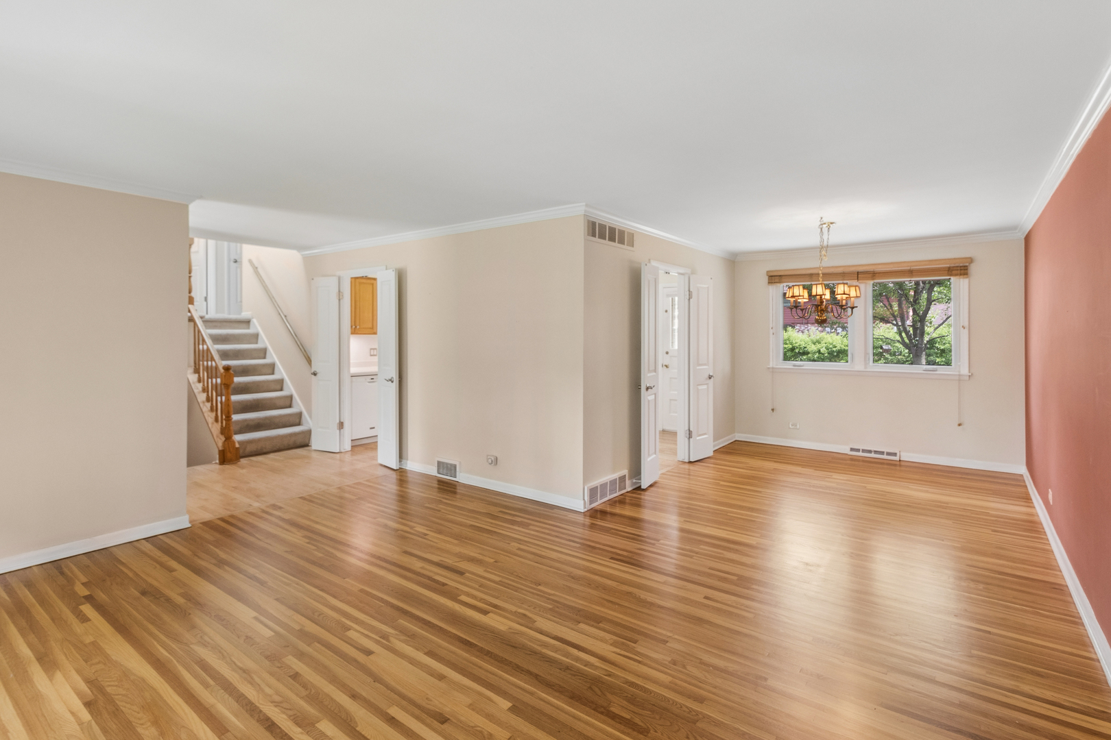 2012 E Cayuga Lane, Mount Prospect, IL 60056