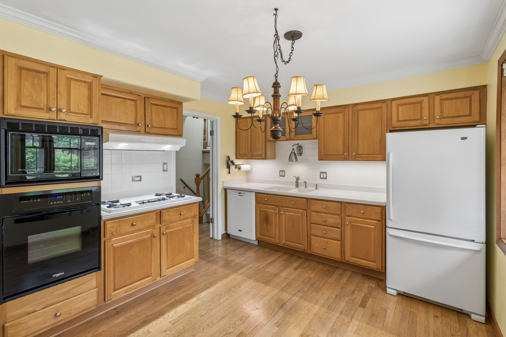 2012 E Cayuga Lane, Mount Prospect, IL 60056