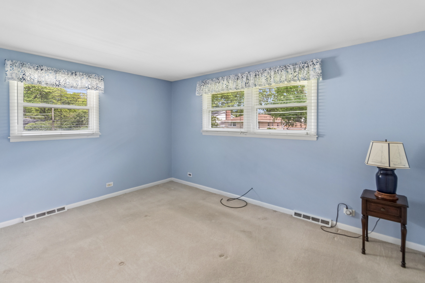2012 E Cayuga Lane, Mount Prospect, IL 60056