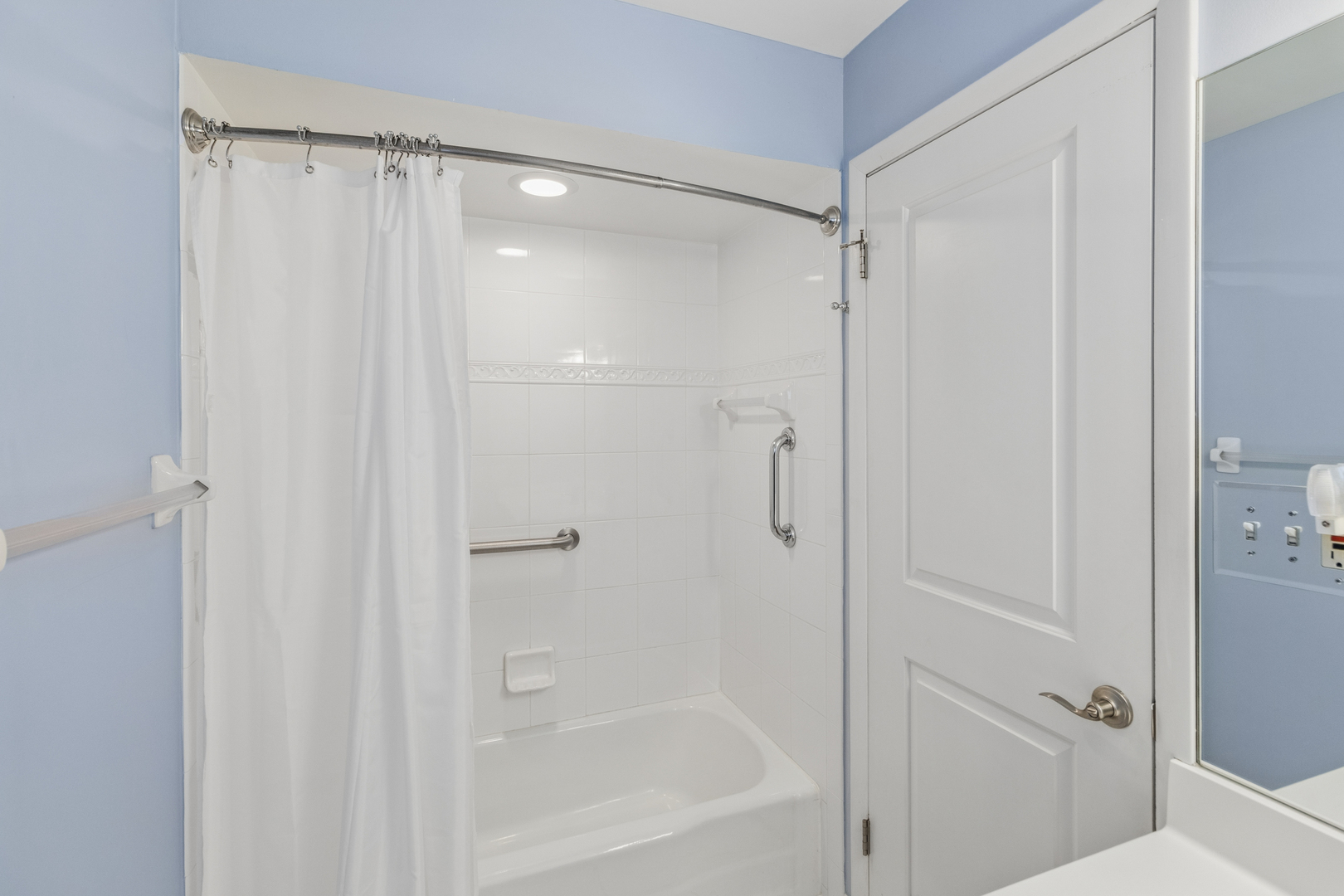 2012 E Cayuga Lane, Mount Prospect, IL 60056