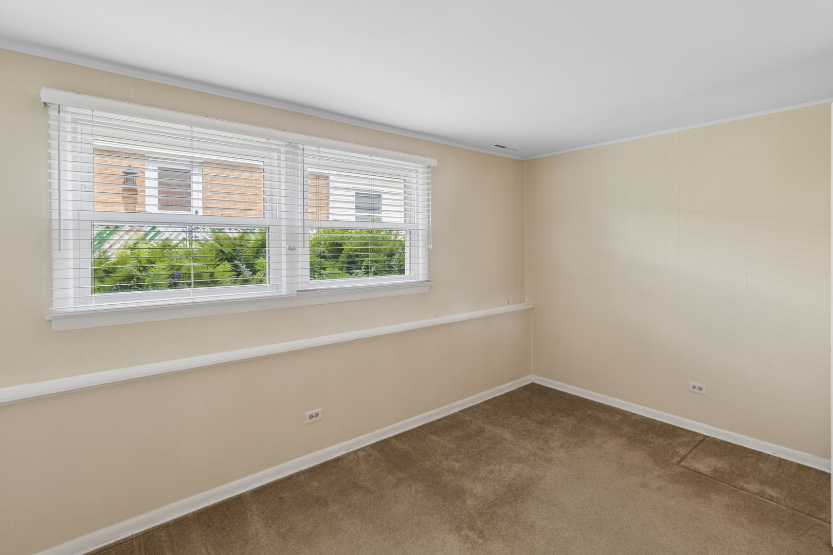 2012 E Cayuga Lane, Mount Prospect, IL 60056