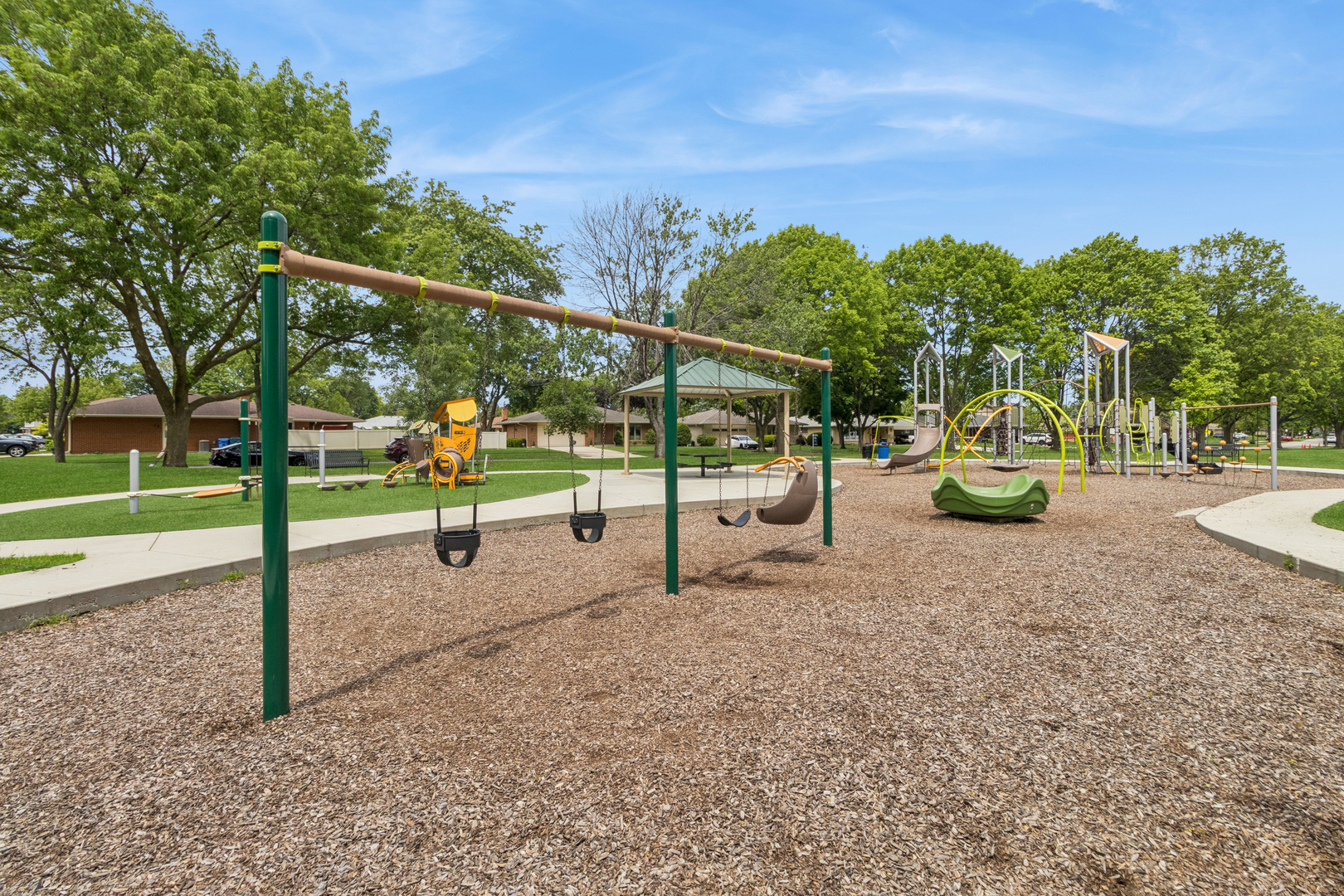 2012 E Cayuga Lane, Mount Prospect, IL 60056