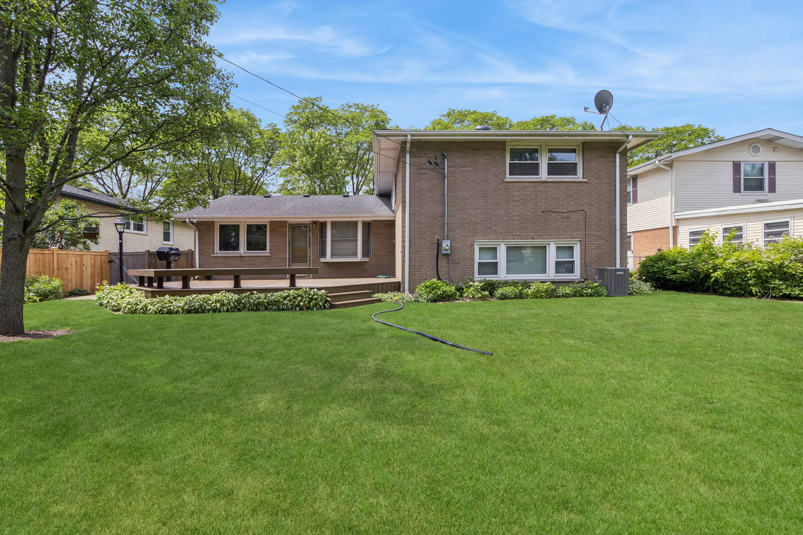 2012 E Cayuga Lane, Mount Prospect, IL 60056