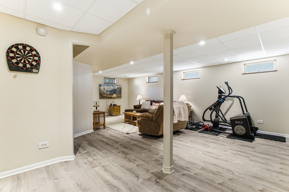 8144 ELIZABETH Avenue, Orland Park, IL 60462