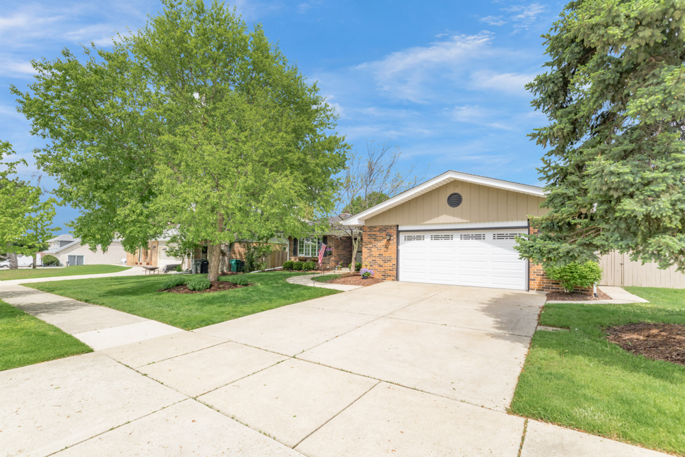 8144 ELIZABETH Avenue, Orland Park, IL 60462