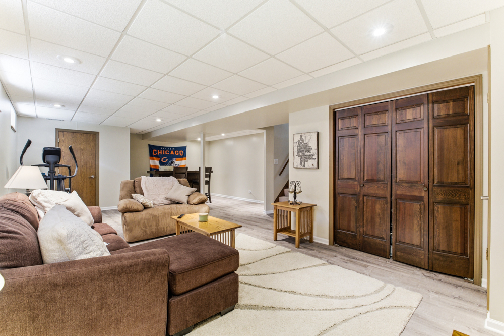 8144 ELIZABETH Avenue, Orland Park, IL 60462