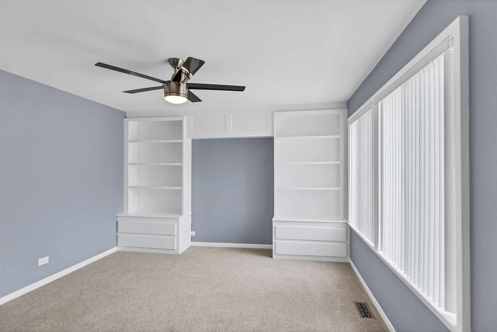 745 Quincy Drive, Roselle, IL 60172