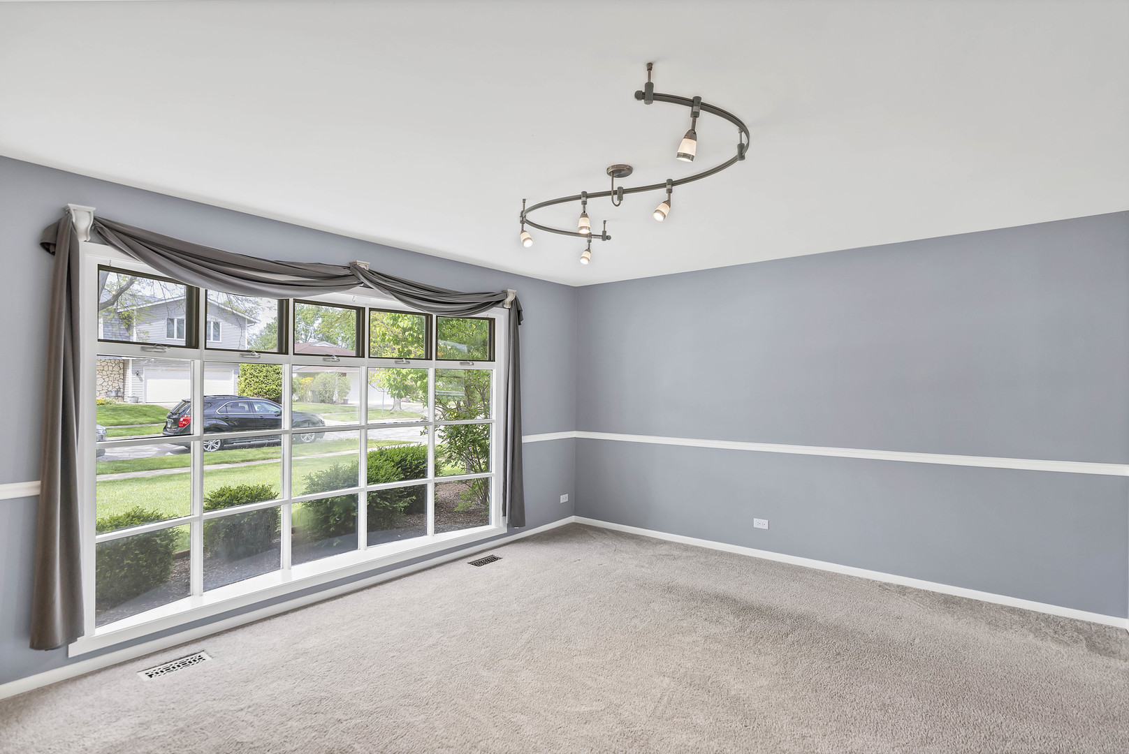 745 Quincy Drive, Roselle, IL 60172
