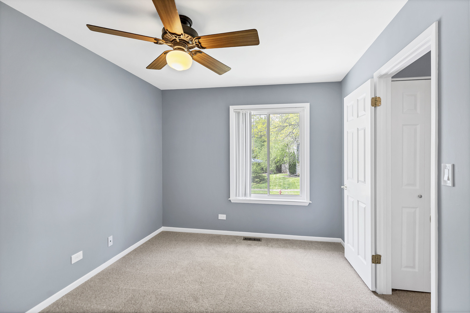 745 Quincy Drive, Roselle, IL 60172