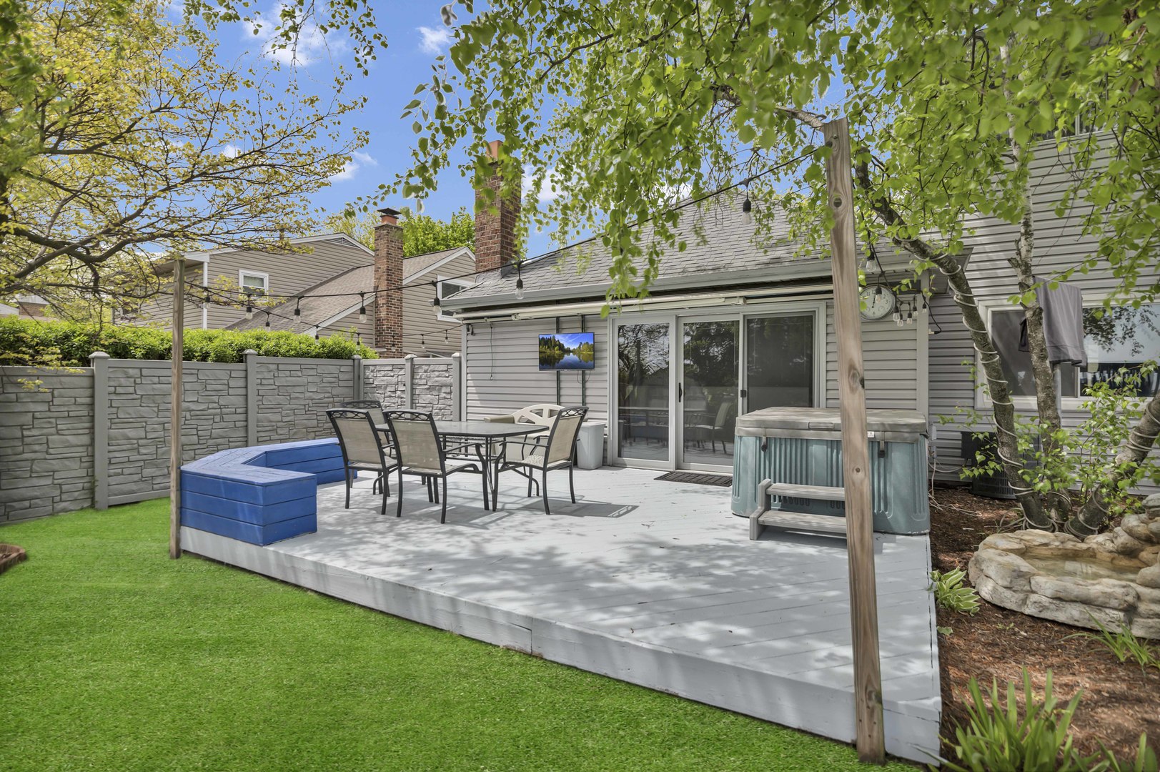 745 Quincy Drive, Roselle, IL 60172