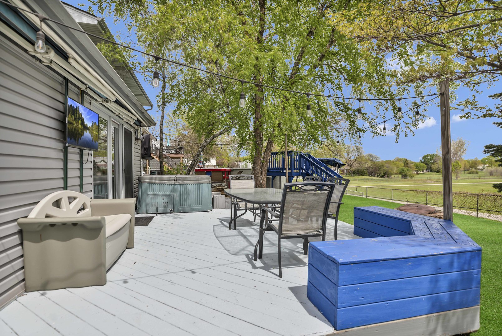 745 Quincy Drive, Roselle, IL 60172