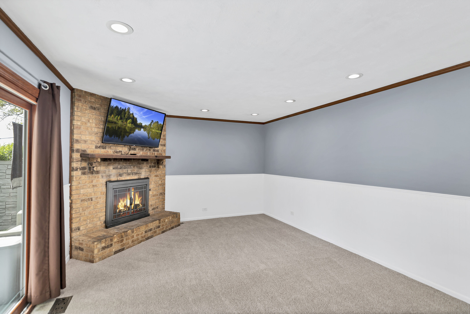 745 Quincy Drive, Roselle, IL 60172