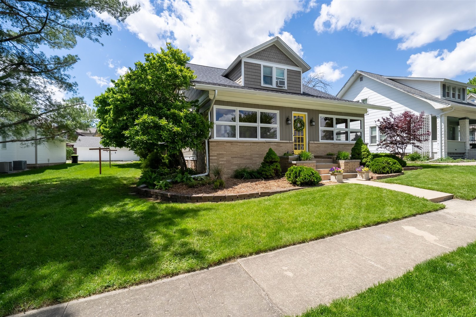 405 N Franklin Street, Roanoke, IL 61561