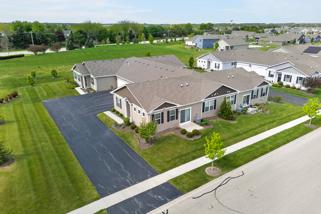 1021 Crestview Lane, Pingree Grove, IL 60140