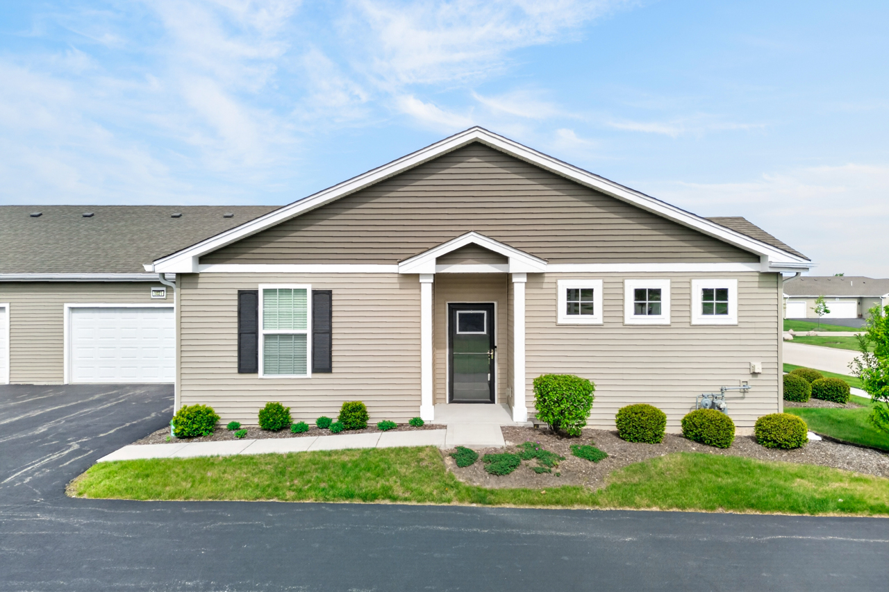 1021 Crestview Lane, Pingree Grove, IL 60140