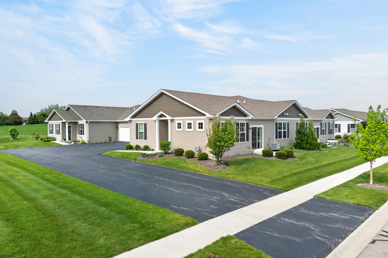 1021 Crestview Lane, Pingree Grove, IL 60140