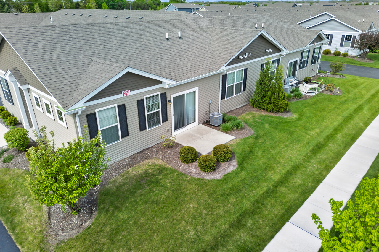 1021 Crestview Lane, Pingree Grove, IL 60140