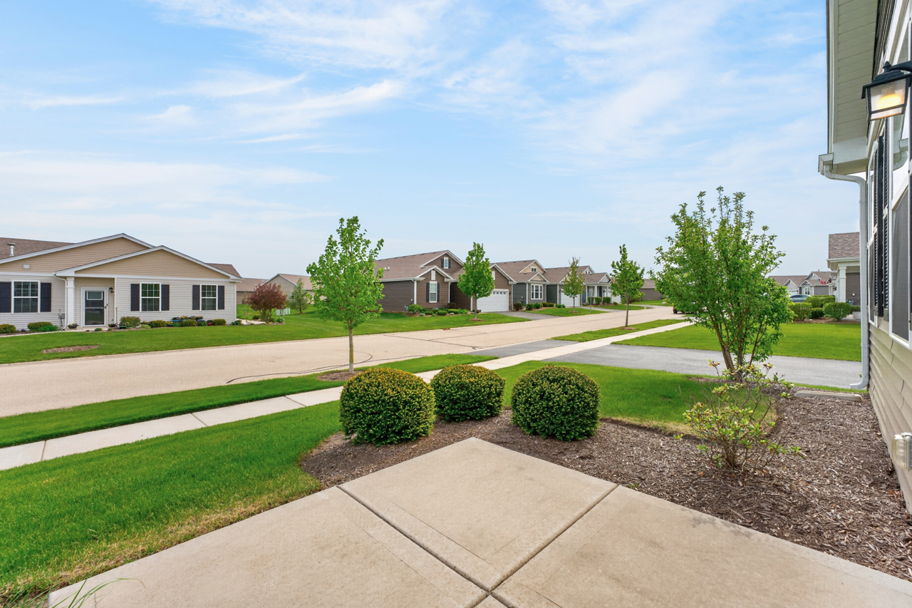 1021 Crestview Lane, Pingree Grove, IL 60140