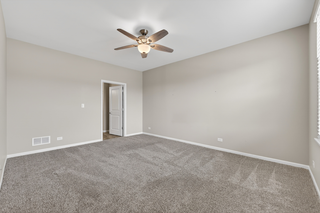 1021 Crestview Lane, Pingree Grove, IL 60140