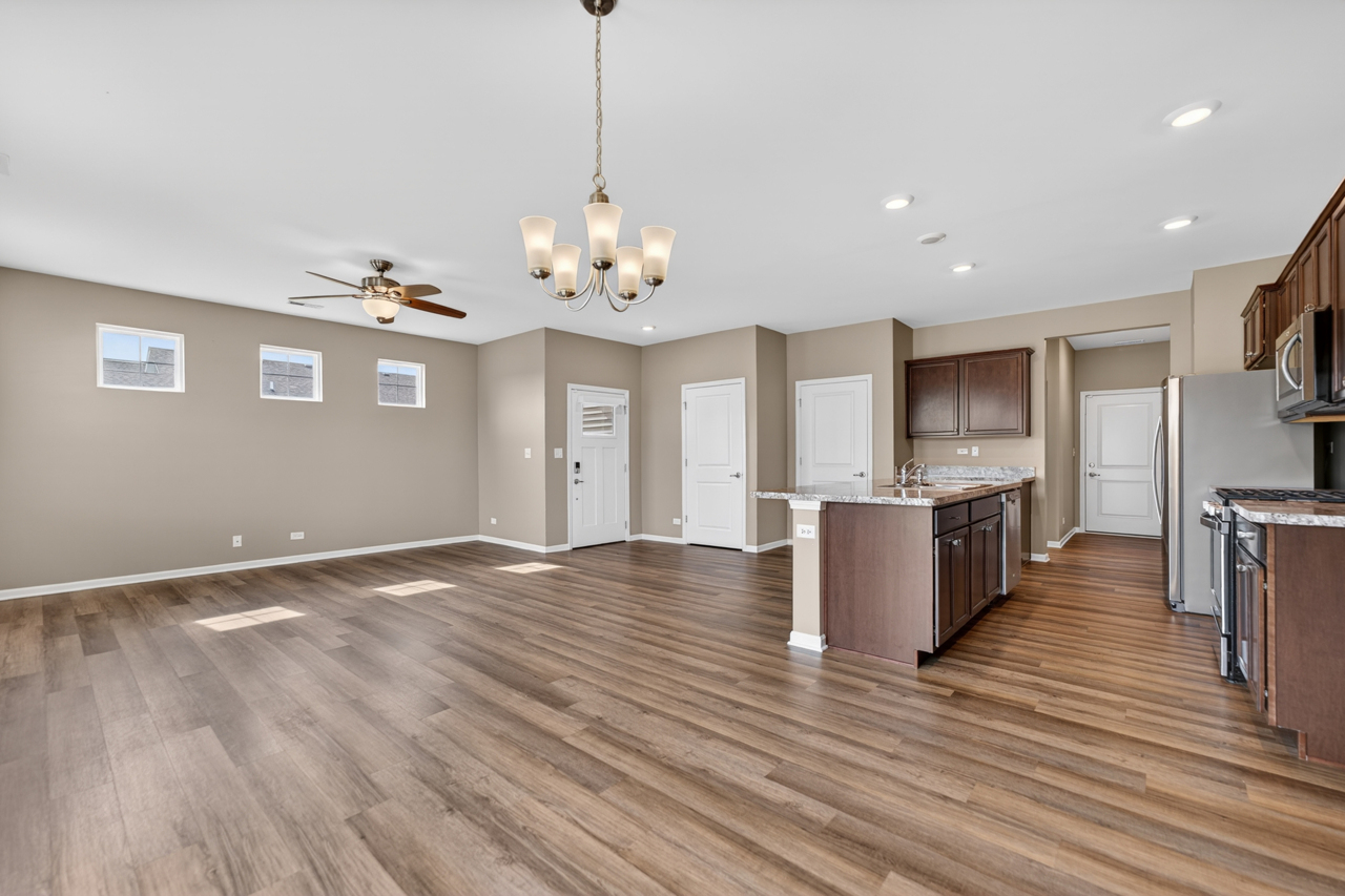 1021 Crestview Lane, Pingree Grove, IL 60140
