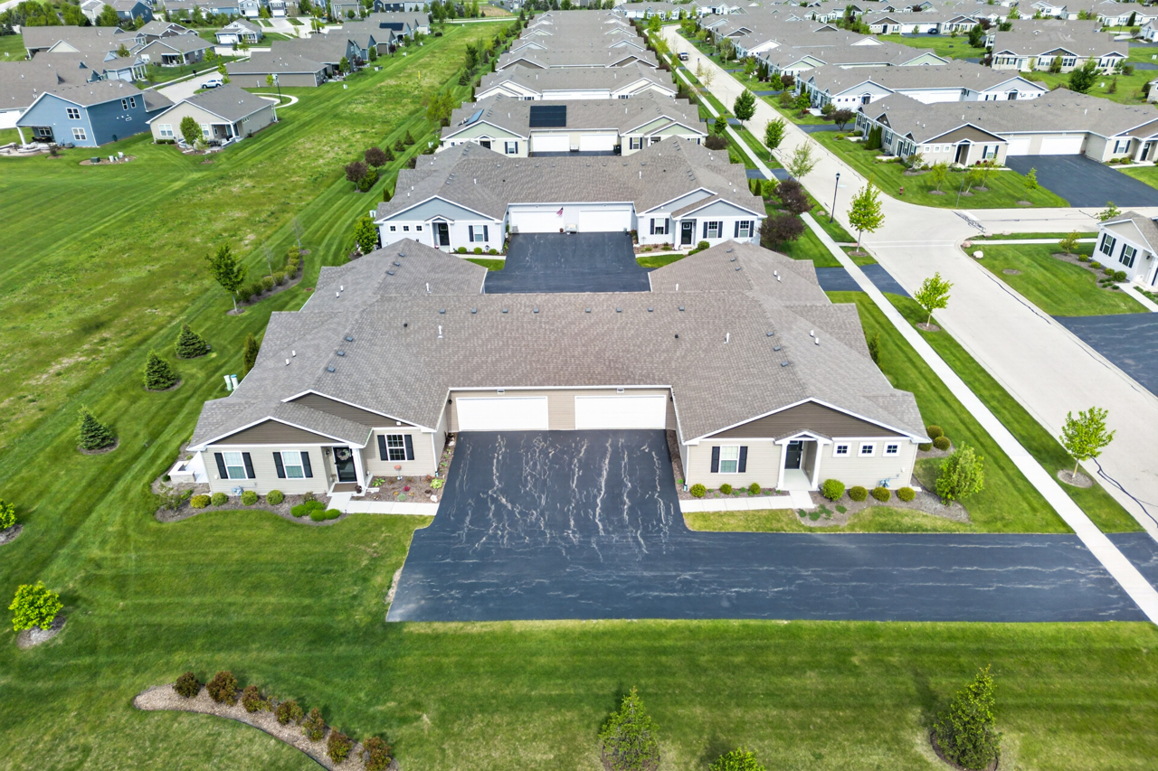 1021 Crestview Lane, Pingree Grove, IL 60140