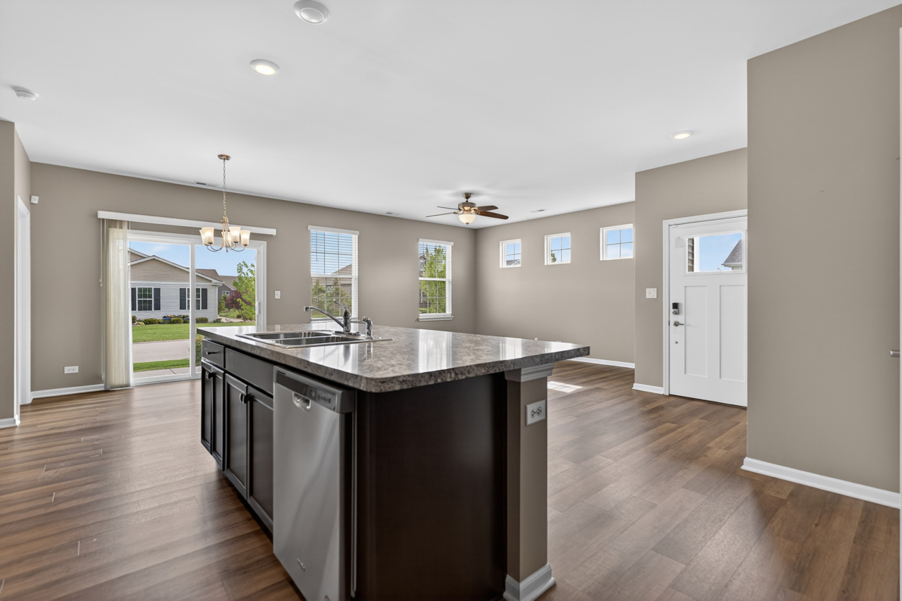 1021 Crestview Lane, Pingree Grove, IL 60140