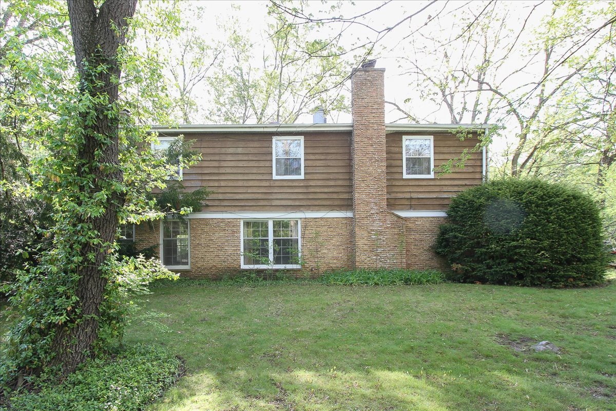 87 Lincolnshire Drive, Lincolnshire, IL 60069