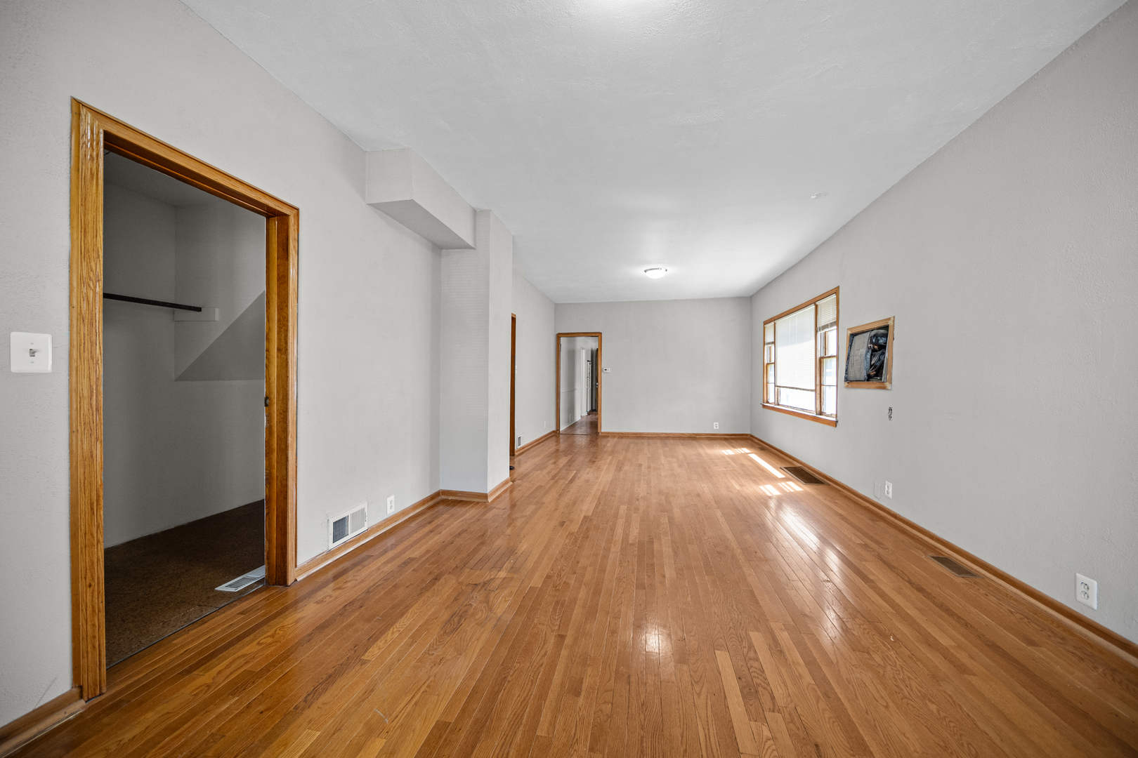 10441 S Avenue H Avenue, Chicago, IL 60617
