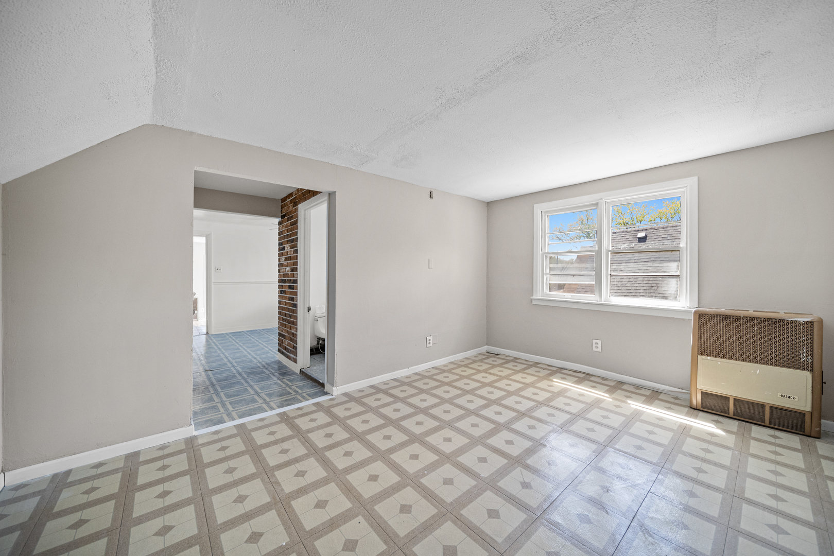 10441 S Avenue H Avenue, Chicago, IL 60617