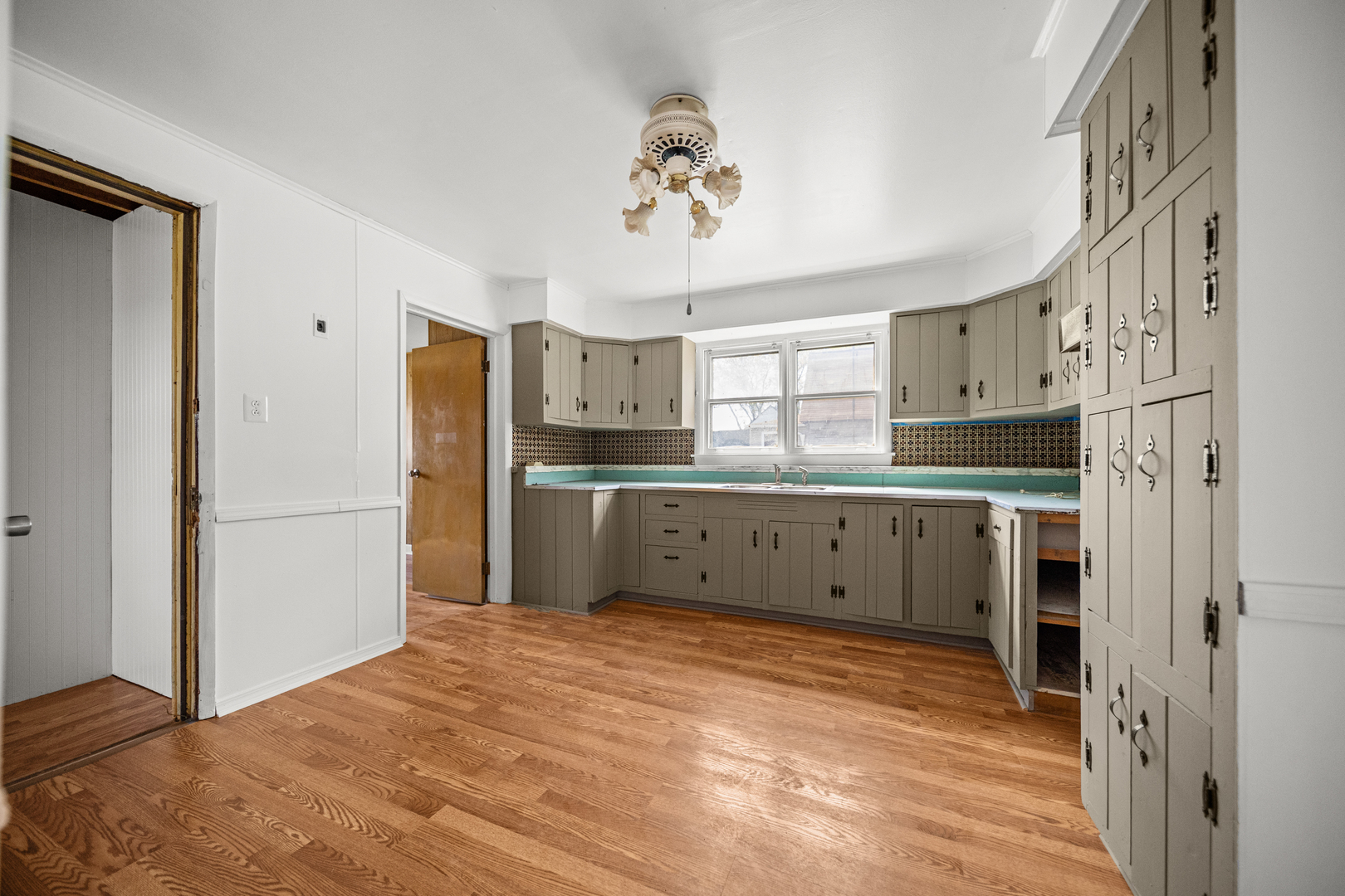 10441 S Avenue H Avenue, Chicago, IL 60617