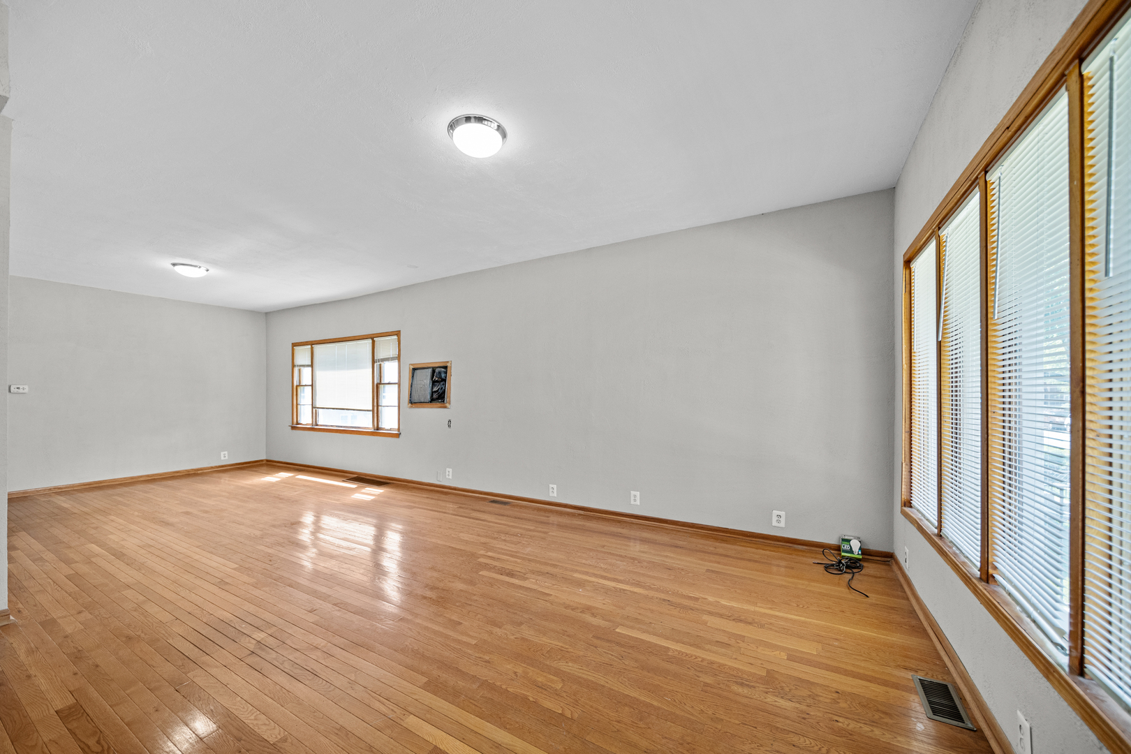 10441 S Avenue H Avenue, Chicago, IL 60617
