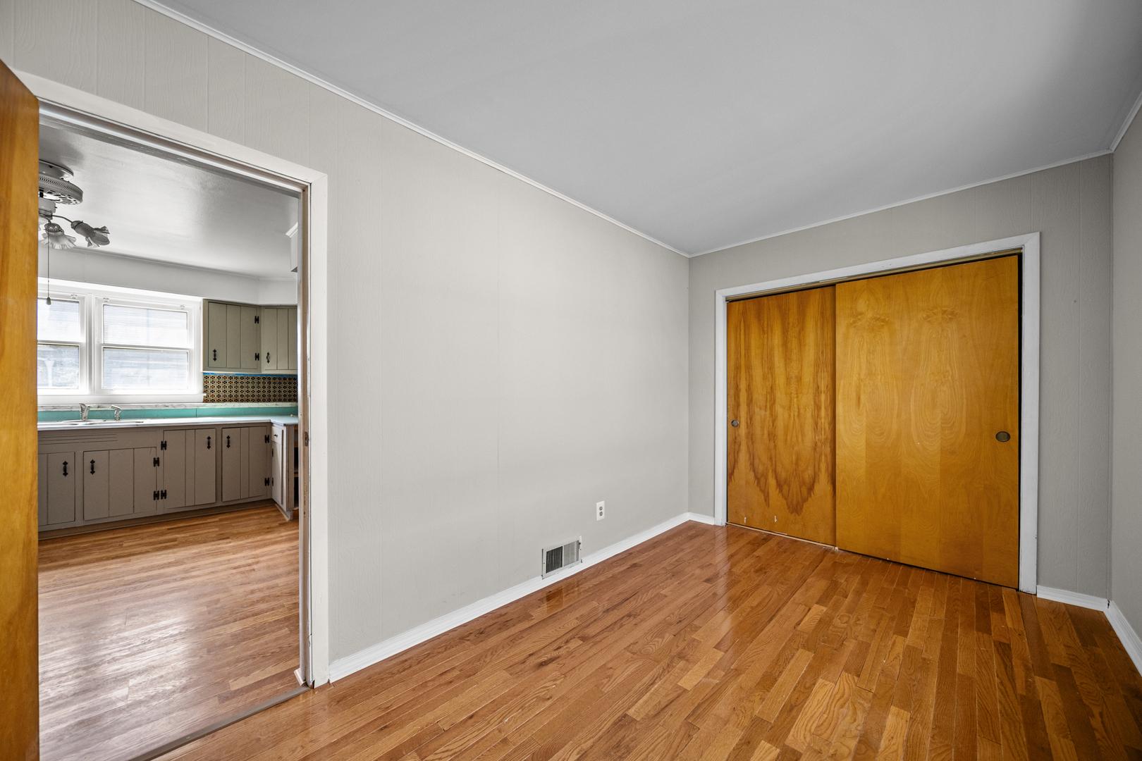 10441 S Avenue H Avenue, Chicago, IL 60617