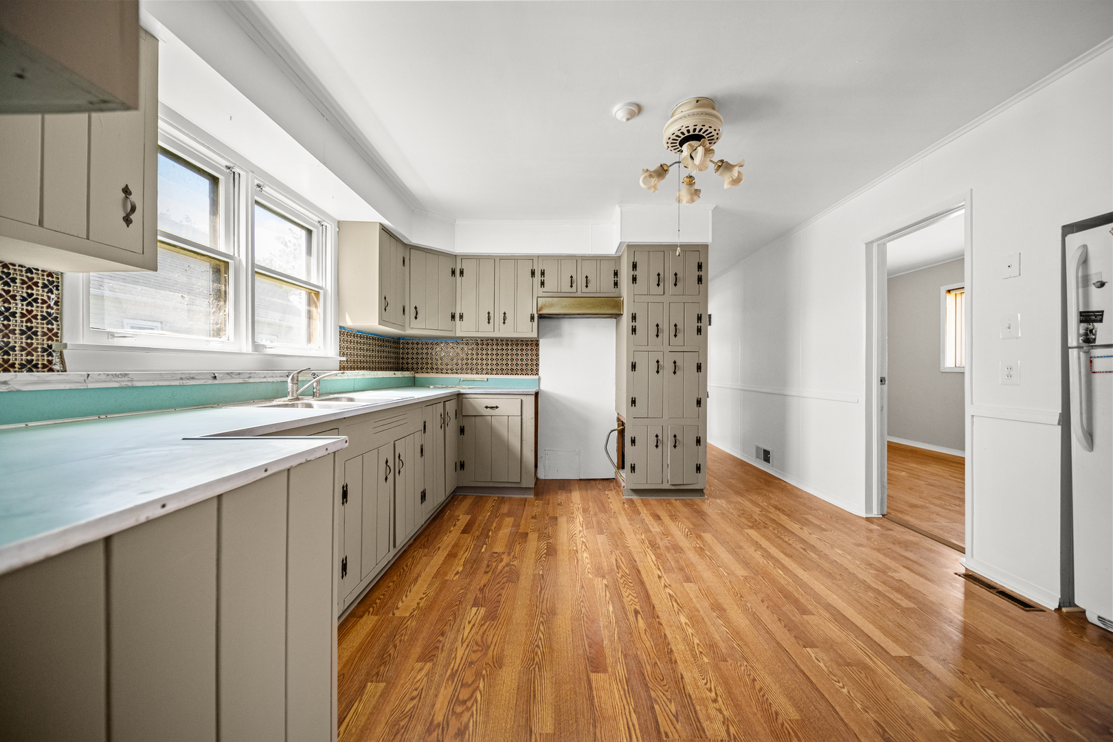 10441 S Avenue H Avenue, Chicago, IL 60617